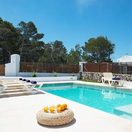 Villa Sleeps 9 Pool Air Con Wifi *