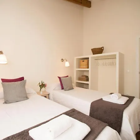 Sleeps 9 Pool Air Con Wifi