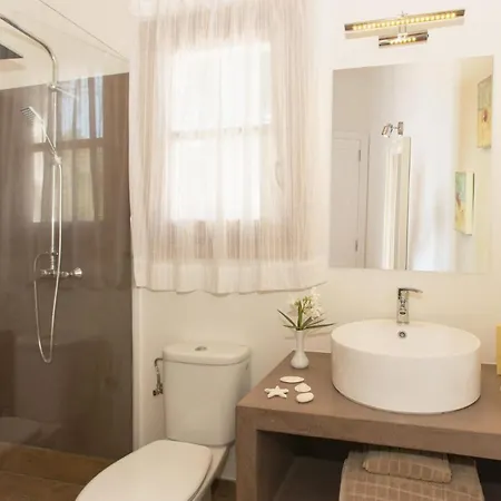 Villa Sleeps 9 Pool Air Con Wifi *