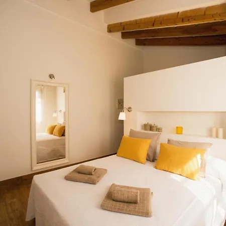 Sleeps 9 Pool Air Con Wifi Cala Morell