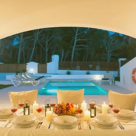 Sleeps 9 Pool Air Con Wifi